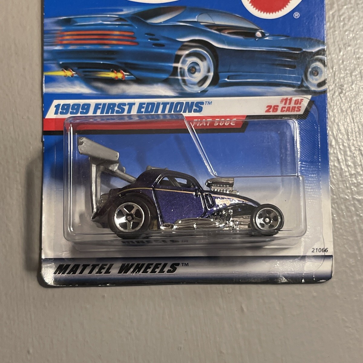 Hot Wheels 1999 First Editions FIAT 500C #919 Purple New In