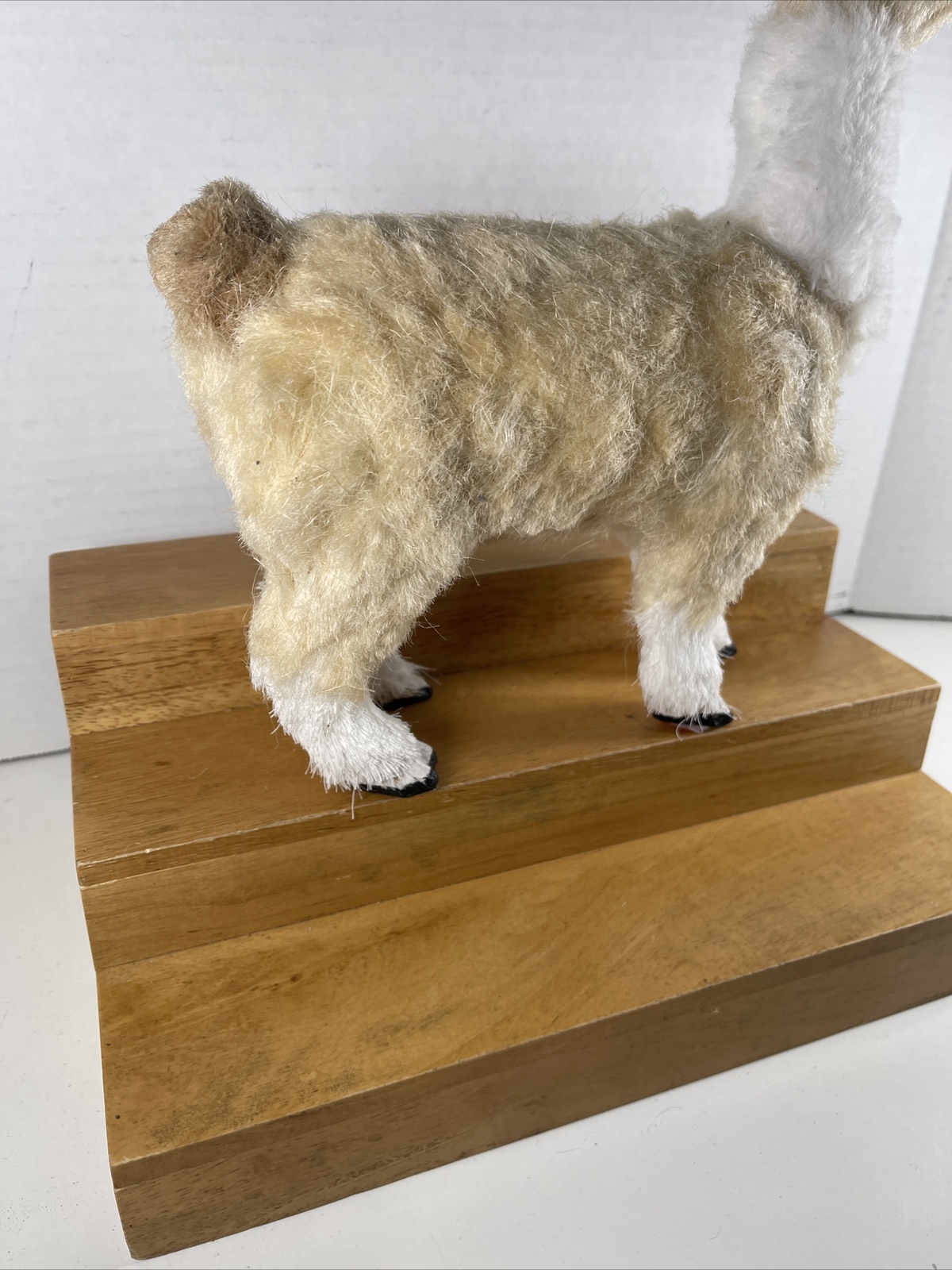 Llama 11.5" x 10" Figurine Jute Natural Grass Straw