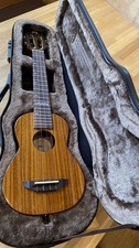 Beautiful item Ukulele with single core PU pickup with hard case Exhibition