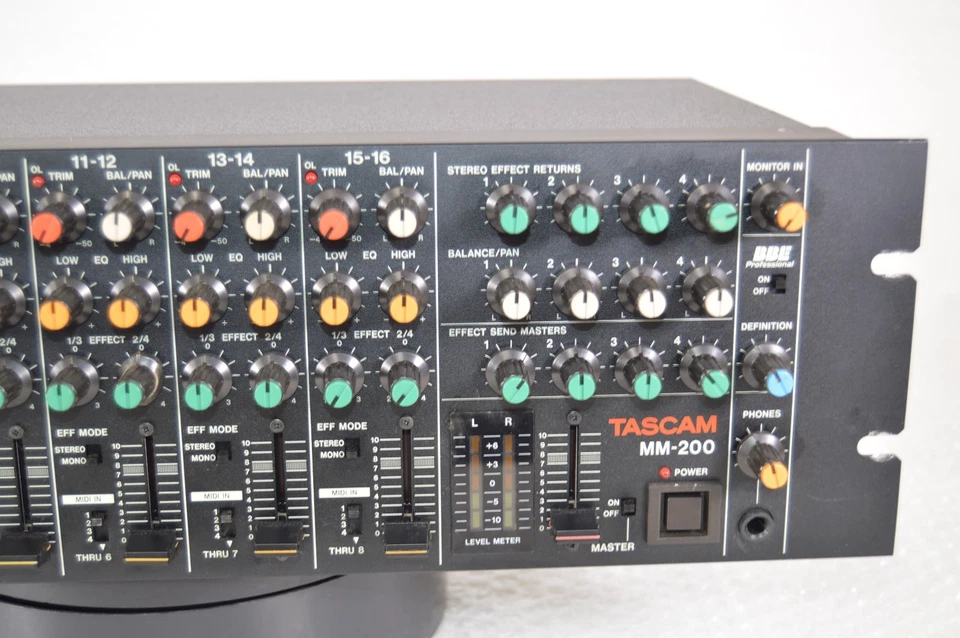 TASCAM MM-200 Line Mixer 8-Channel Keyboard Rackmount Vintage Working - Image 4 of 4