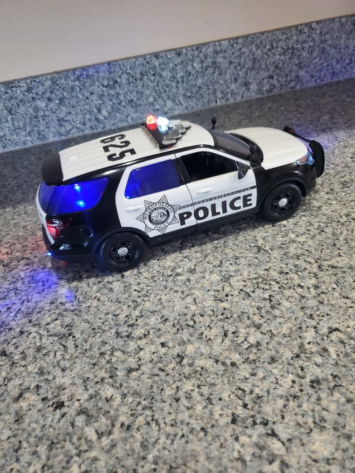 Las Vegas Metro Police   -  Ford Explorer w/ All Flashing Lights - Image 2 of 4
