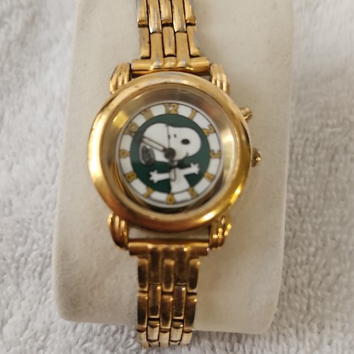 Peanuts InstaLite Snoopy Analog Quartz Watch Gold Tone Bracelet Arabic Numerals