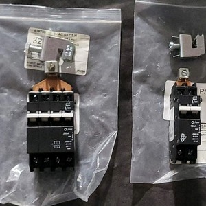 CBI CURVE U2 Circuit Breaker 200A & 100A 80V DC 4-Pole 2-Pole Trip Indicator