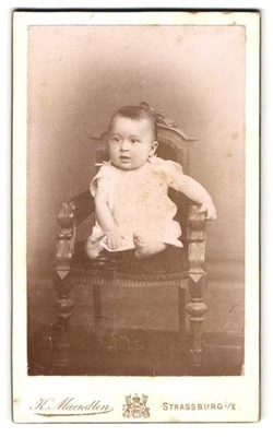 Photo K. Maendlen, Strassburg i. E., Grandidierstr, Kleinkind auf einem kunstvo - Photo 1/2
