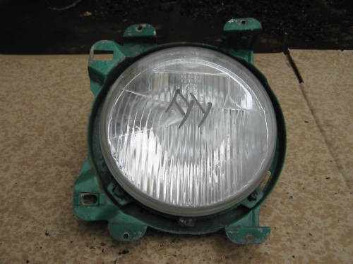 VW Bulli T2 (E1), Frontscheinwerfer links