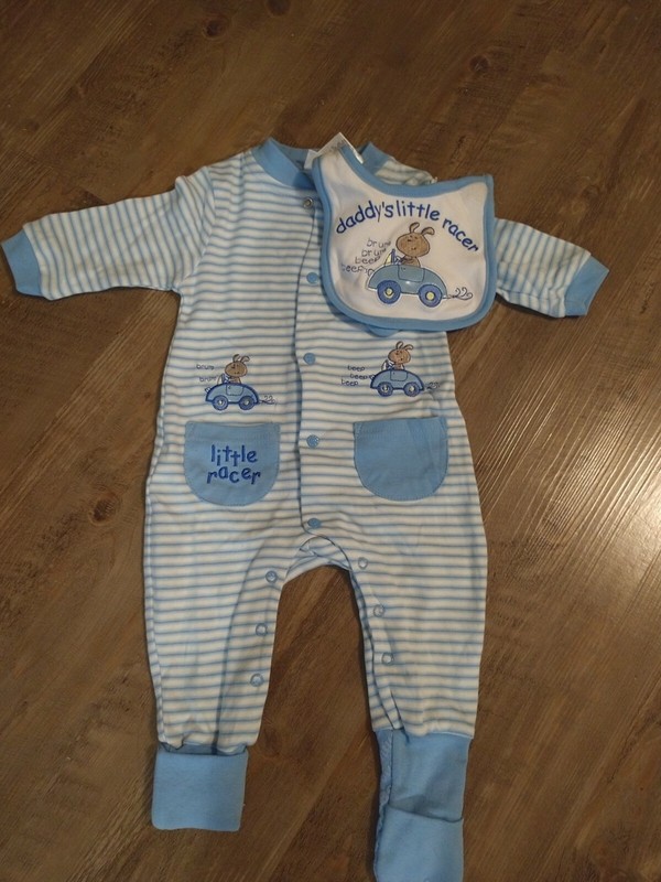 BRAND NEW! SNUGABYE 3-MONTH 1-PIECE + BIB, DADDY'S LITTLE RACER!
