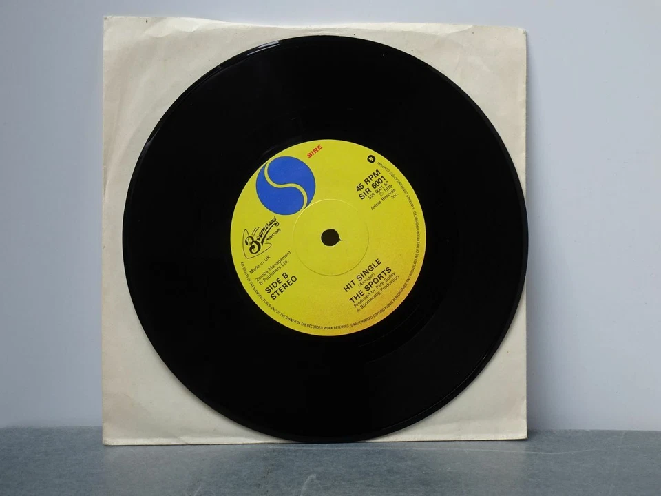 The Sports:   Who Listens To The Radio UK  NEAR MINT   7" Foto 2 de 2