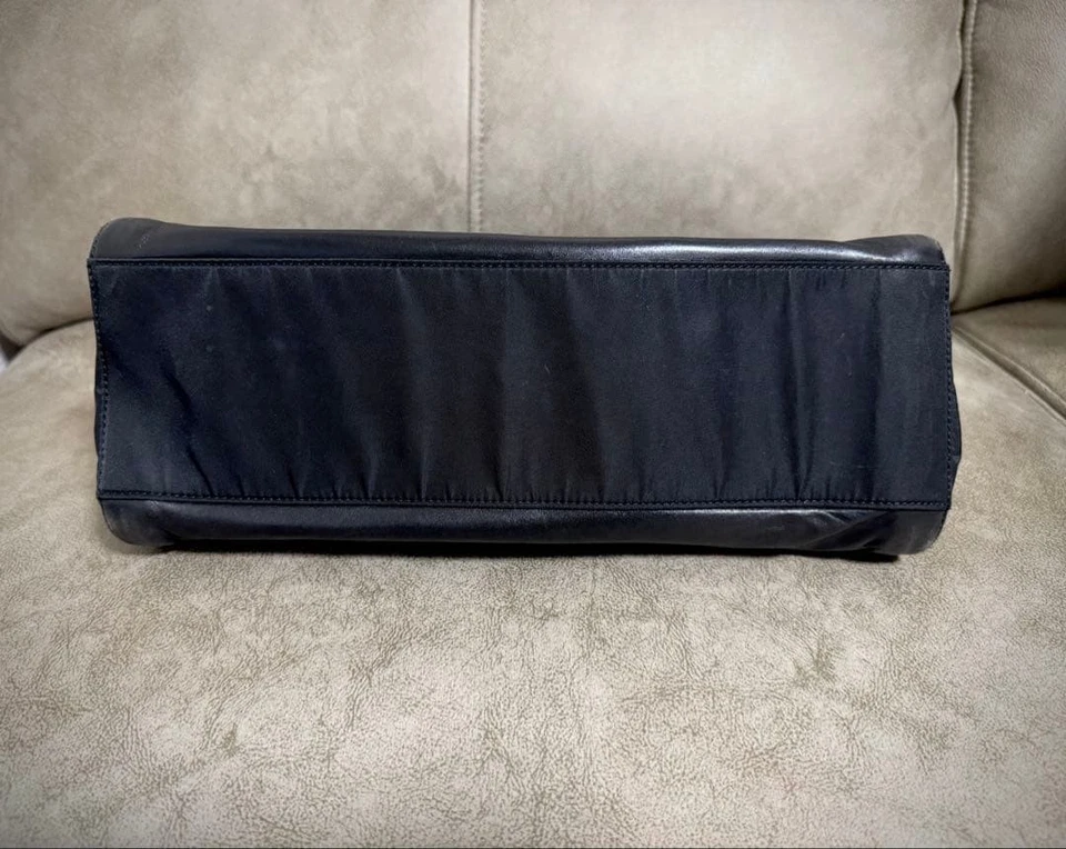 Bolso de Hombro PRADA Vintage Cuero Cadena Negra Unisex Auténtico Excelente Estado Foto 3 de 4