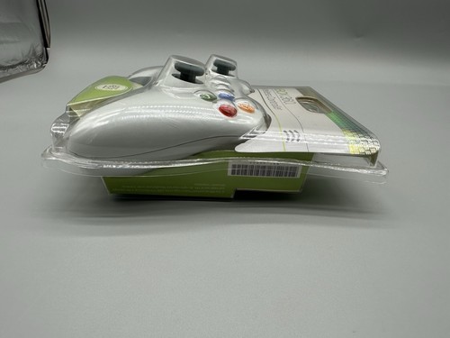 New Xbox 360 official factory sealed wired white controller - Picture 14 of 17