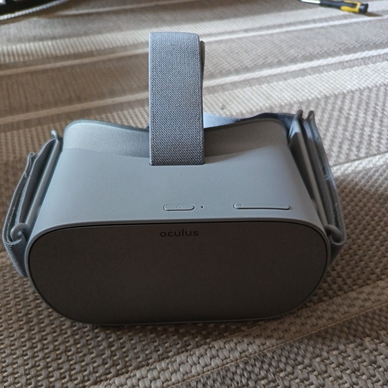 Oculus Go VR Headset 32GB Standalone Virtual Reality No controller.