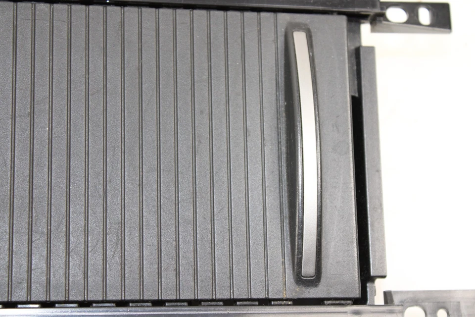 Portavasos Infiniti G35 2005-2007 cupé consola central OEM GD45 Foto 2 de 4