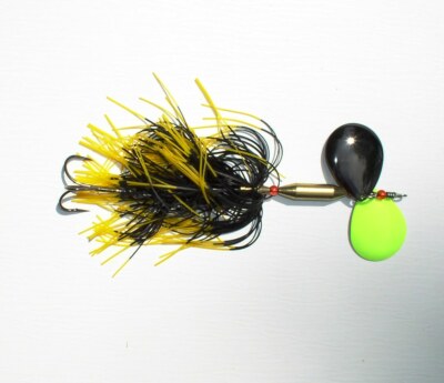 Bucktail-Spinner Dizzy Rubber 28 Gramm, 2 Farben, Doppelblatt-Spinner, Hecht
