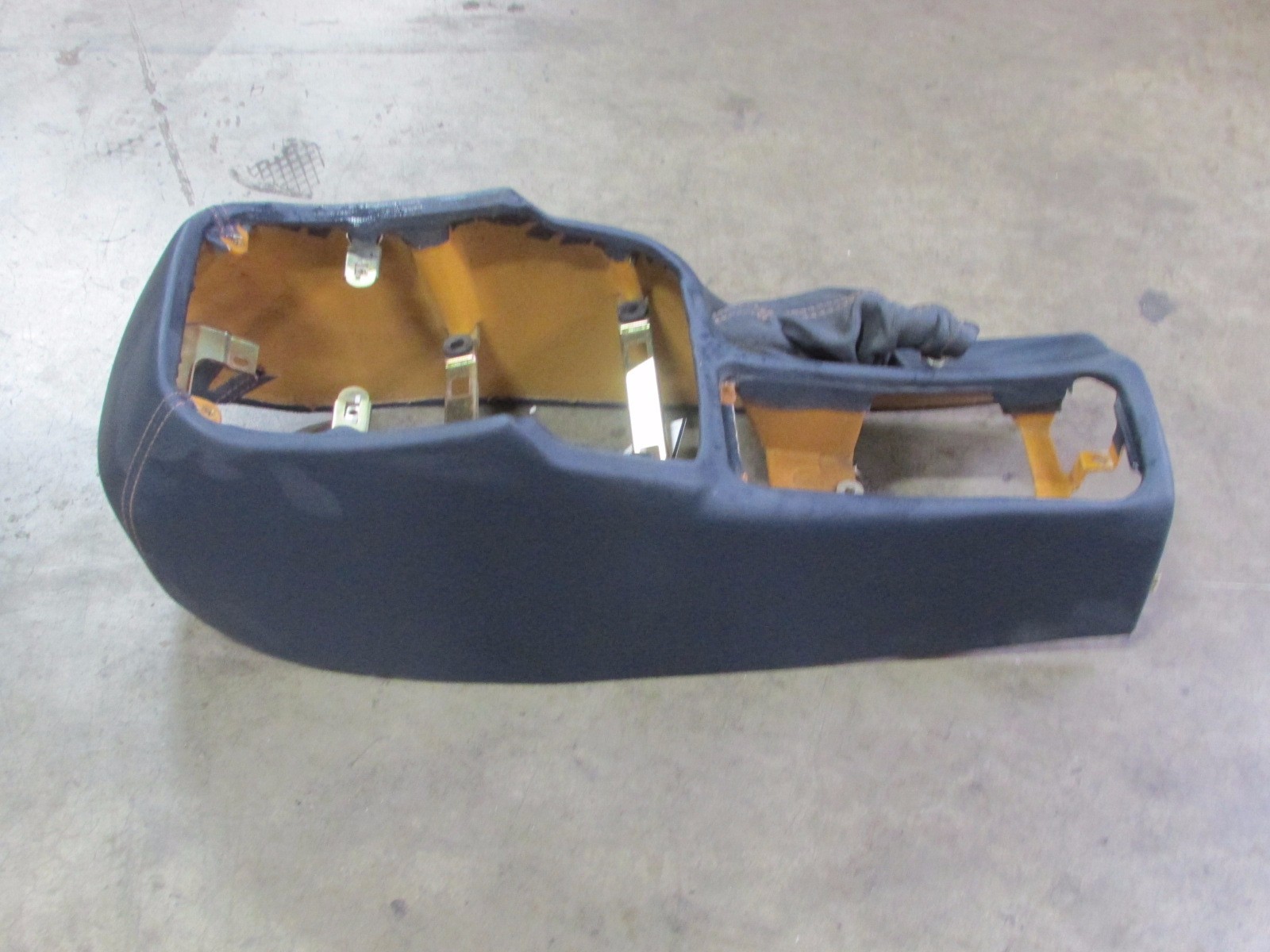 Maserati M138 Spyder, Center Console w/o Lid, Blue ,P/N 667723