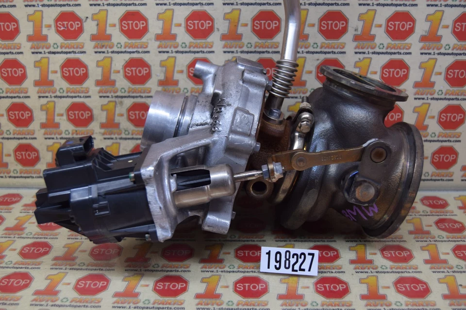 BMW ALPINA B7 2017 2018 2019 turbocompresor montaje 11658659912 OEM Foto 2 de 4