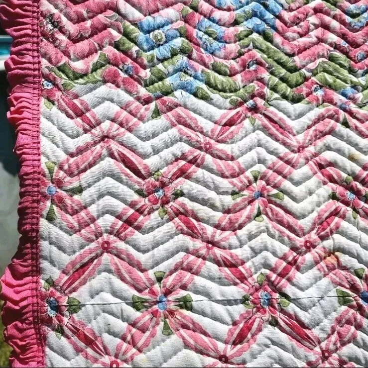 De colección. Acolchado National Sure Fit años 50 80 X 84 rosa, blanco, enrejado con volantes jardín Foto 2 de 4