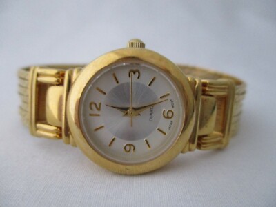 Avon Ladies Gold Toned Stainless Steel Bracelet Band Watch  display picture 1
