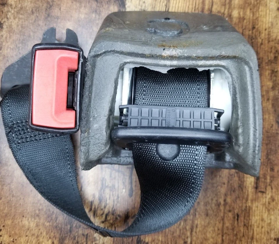 08 09 Pontiac G8 Rear Seat Belt Buckle Retractor Rear Center 92204566 92171129 Foto 2 de 3