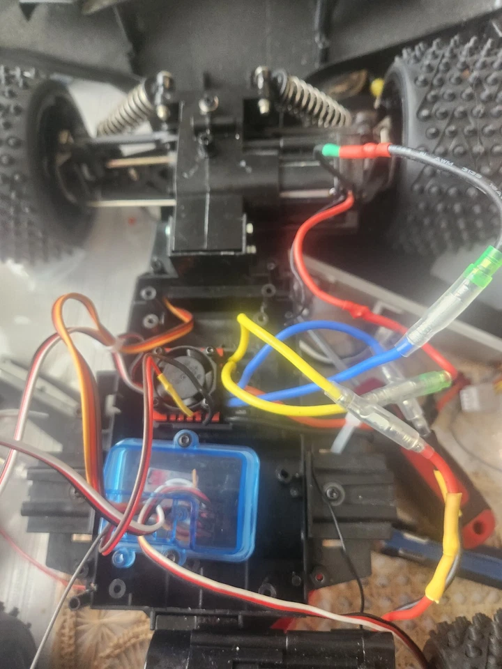 Radio Shack Tempest Vintage Twin Motor Off Road 4x4 RC Vehicle - Image 4 of 4