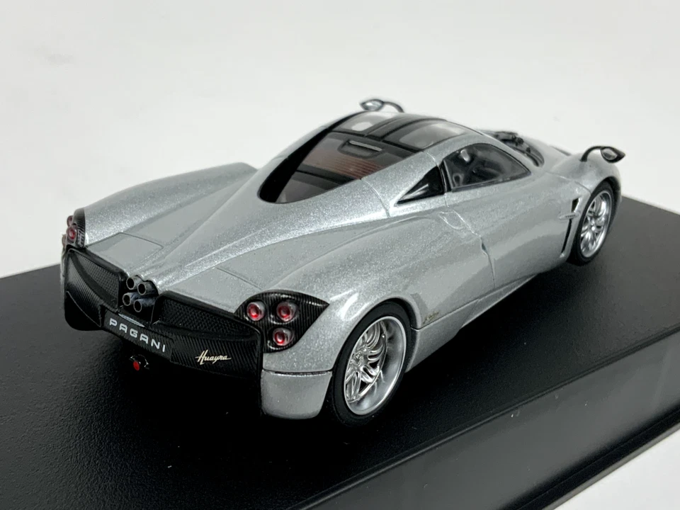 1/43 AutoArt Pagani Huayra in Silver  58206   CF090 - Image 4 of 4
