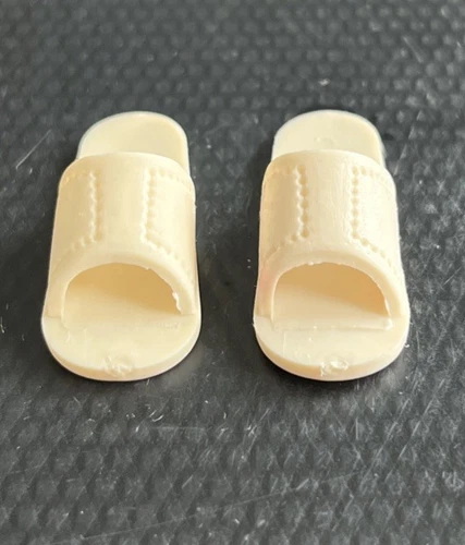 Vintage Kenner DUSTY Barbie Doll ~ “BUBBLIN’ BATH N’ SHOWER” ~ Slippers / SHOES