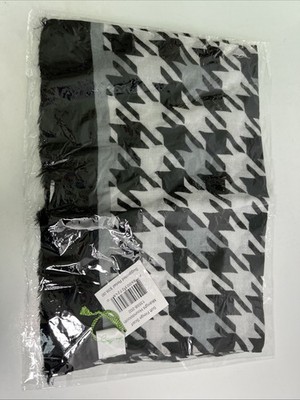 Vera Bradley Black And White  Midnight 70 L x 26  W. Houndstooth Scarf