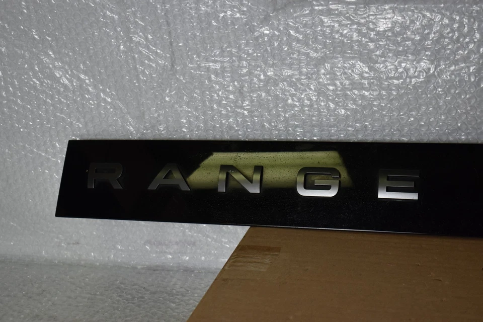 RANGE ROVER SPORT REAR LIFT GATE TRIM 2023-2025 OEM N9X2402A30AE - Image 2 of 4