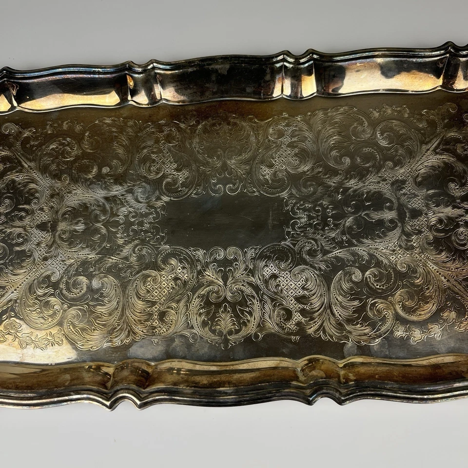 Bandeja de servir folheada a prata vintage Oneida EUA alças de rolagem ornamentadas retangulares - Imagem 3 de 4
