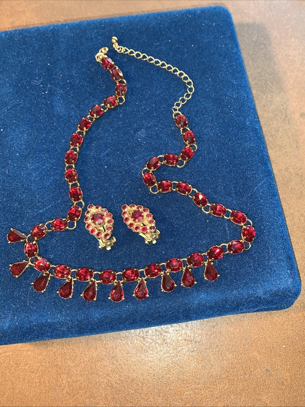 Vintage  Rhinestones Jewelry Neclace And Clip On Earrings