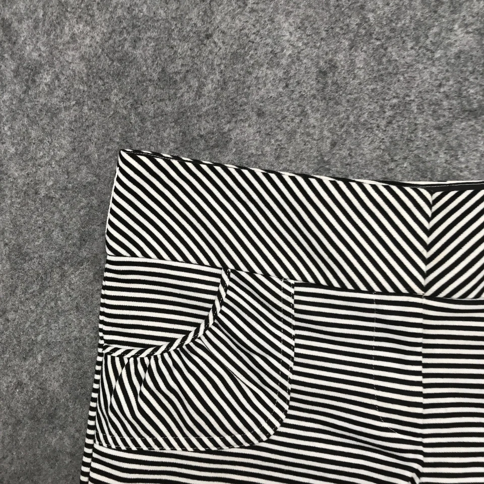 Шорты женские Charlotte Russe размер 12 черные белые в полоску с манжетами эластичные - Изображение 4 из 4