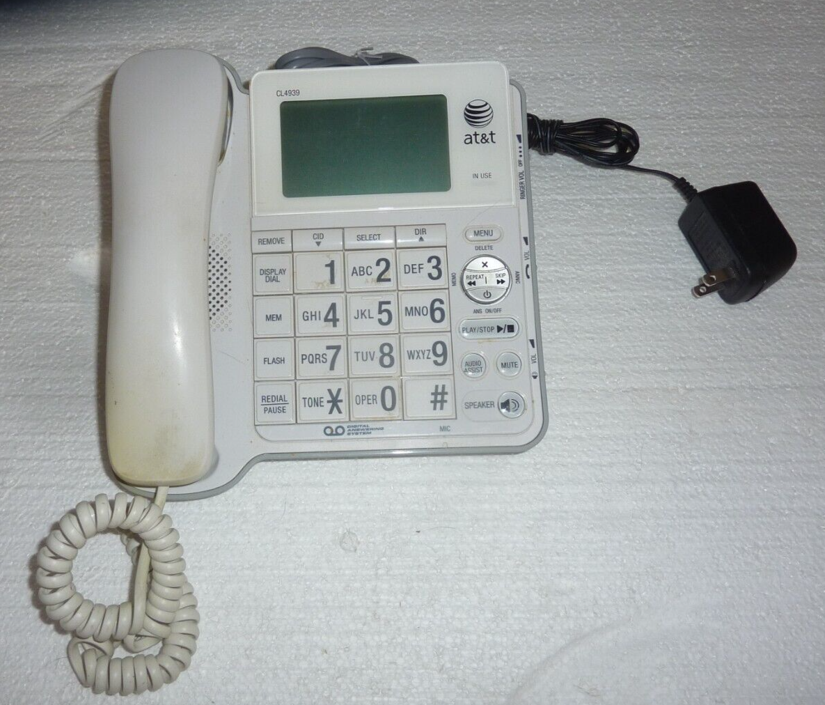 AT&T CL4939 BIG BUTTON DISPLAY CORDED PHONE/ANSWERING SYSTEM CALLER ID ...