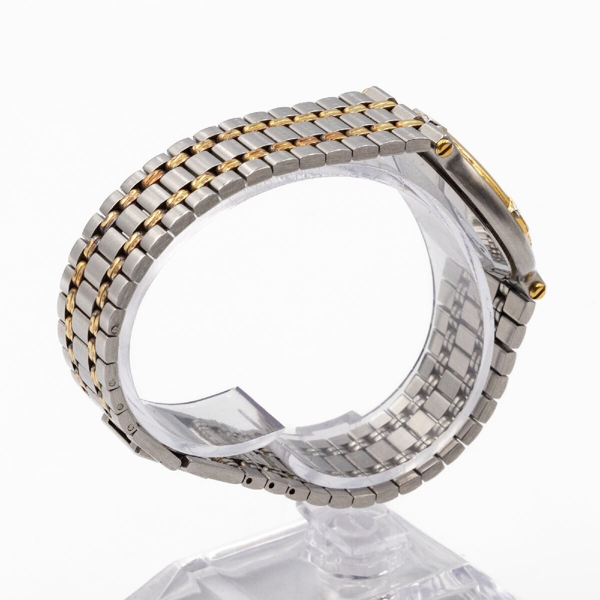 [ワルツ様、専用！極美品]GUCCI 9000M 腕時計 ケース付き Elevate your style with the classic GUCCI 9000M! This Swiss-made