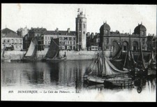 DUNKERQUE 59: WAGON à la BRASSERIE DU PORT ,TRAMWAY au PHARE  & BATEAUX de peche