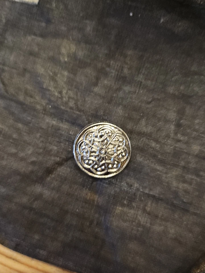 TWO'S COMPANY ANTIQUE SILVER FLOWER SCROLL 3" COMPACT Make-up PURSE MIRROR W Bag - Image 3 of 4