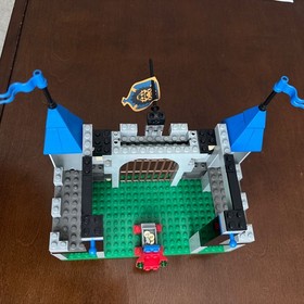 LEGO Knights' Kingdom King Leo's Castle 6098 with Instruction Manual