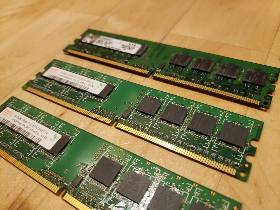 Lote de 3 - 1 GB y 2 x 512 MB 1Rx8 DDR2 PC2-5300U memoria de escritorio RAM 2 GB total Foto 2 de 4