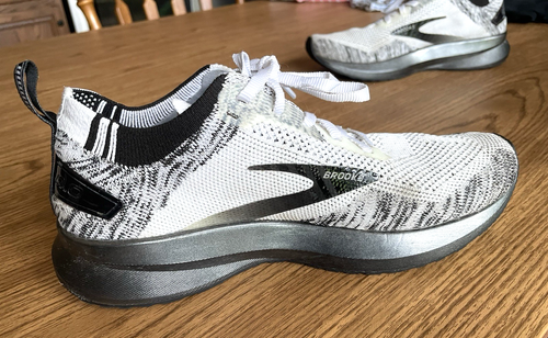 Brooks Levitate 4 Shoes Women's 1203351B121 White Running Shoes Sneakers Sz 6.5 - Picture 3 of 13