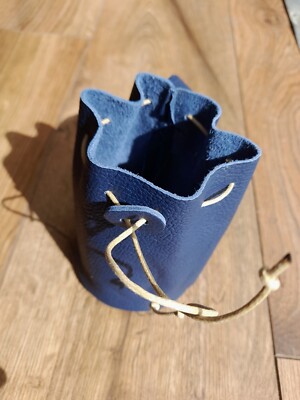 Bushcraft Tasche blau Echtleder. Kordelzug Gürtelschlaufe. Reenactment. Mittelalter.
