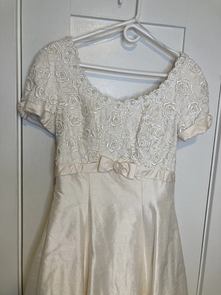 Vestido de novia Mori Lee mezcla de seda rayón con tocado ALTERADO talla 12 Foto 3 de 4