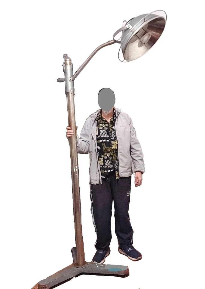 ANTIQUE INDUSTRIAL FLOOR LAMP 120 LBS BIGGEST MEDICAL RARE 92´´ PULLEY & WHEELS - Image 2 of 4