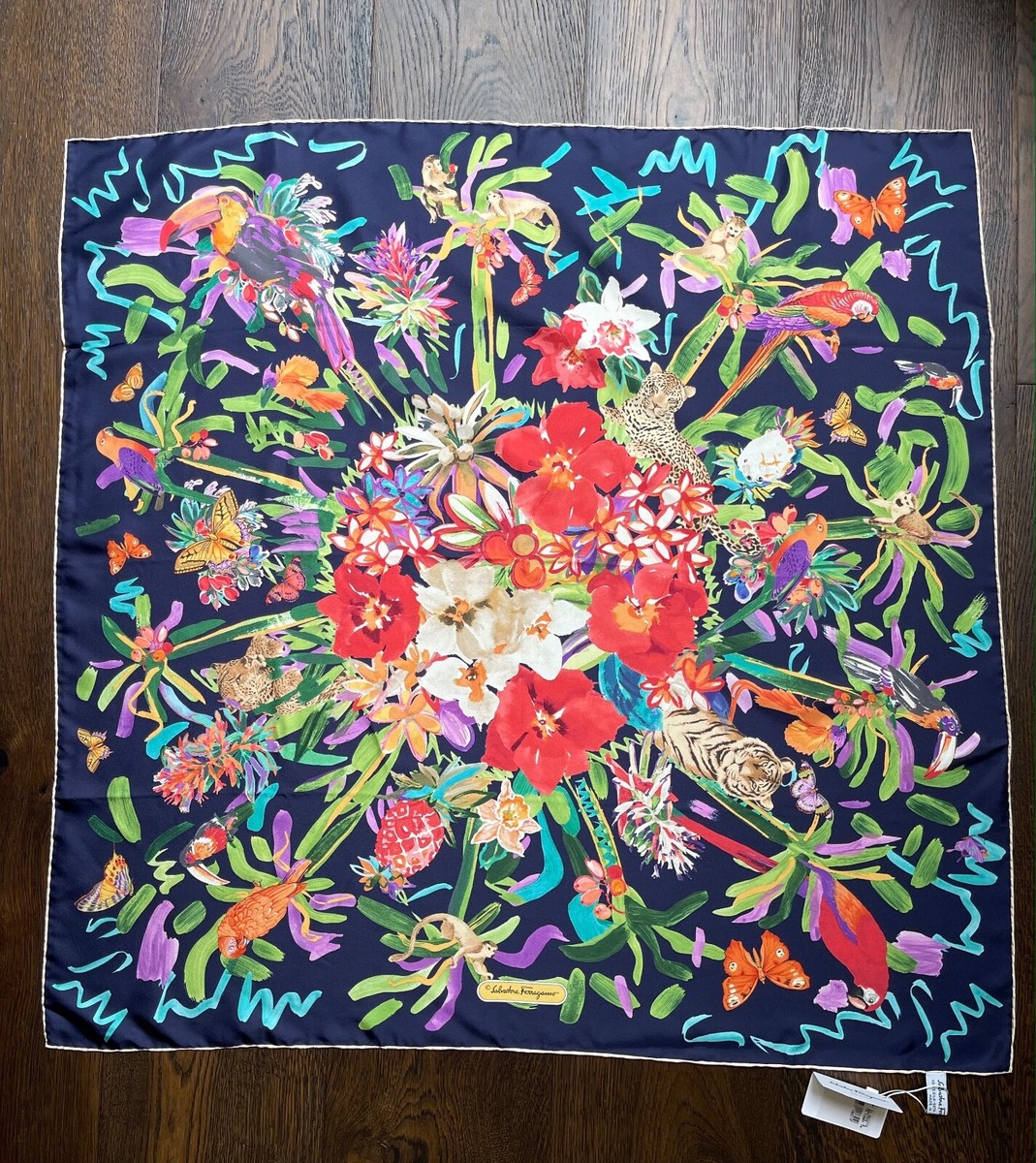 Salvatore Ferragamo スカーフ　バタフライ　フローラルガーデン New Salvatore Ferragamo Floral Butterfly Garden Multicolor Blue