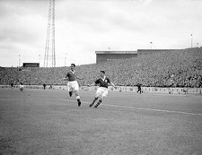 Birmingham City Alex Govan crosses ball past Chelsea Ian McFarlane Old Photo 1