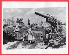 1943 Russians Return to Homes in Bryansk Sector 7x9 Original News Photo