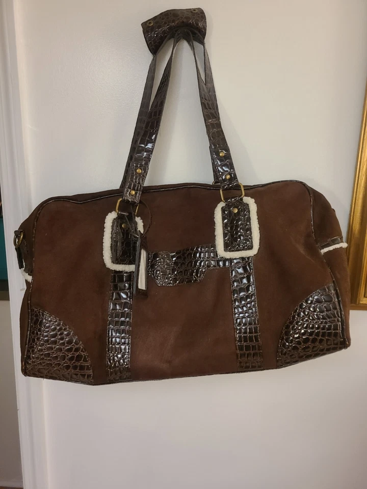 Дорожная спортивная сумка с короткими ручками Bath & Body Works качественная искусственная крокодиловая кожа и замша - Изображение 2 из 4