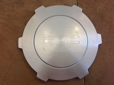 SALE #B 2004- 2007 GMC Sierra Yukon Denali 9594521 Wheel Center Hub Cap 17" OEM