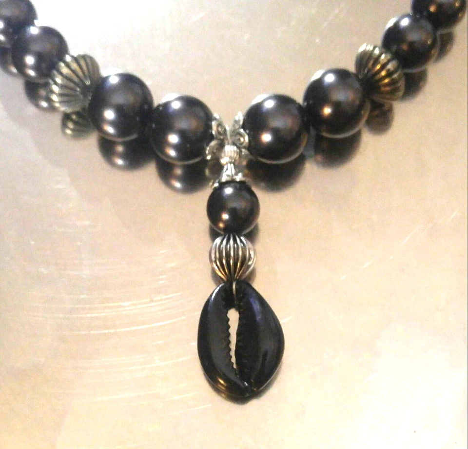 Conjunto de collar de perlas de imitación negras y concha de Cowrie conjunto de joyas para mujer Foto 3 de 4
