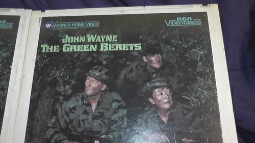 2 CED VIDEODISCS JOHN WAYNE THE GREEN BERETS 1983 CAPACITÉ DISQUE ÉLECTRONIQUE - Photo 4/9