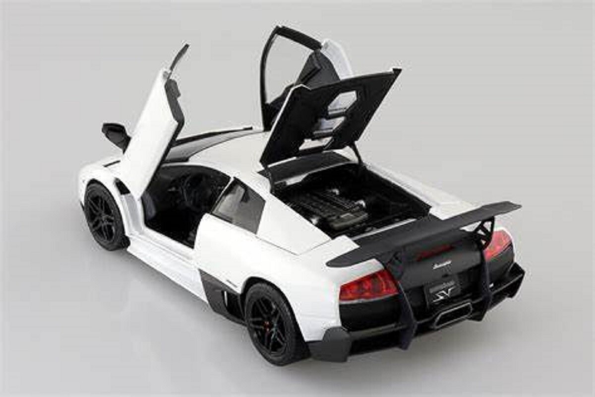 AOSHIMA 05901 1/24th SCALE LAMBORGHINI MURCIELAGO LP670