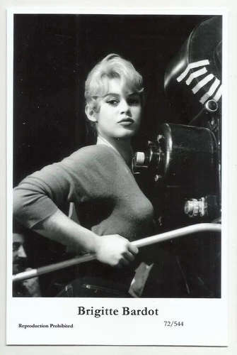 BX132) BRIGITTE BARDOT SWIFTSURE PHOTO POSTCARD (72/544) PIN UP FILM GLAMOUR