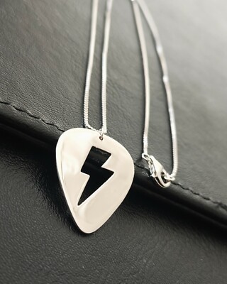 Gitarrenplektrum Lightning Bolt Rock Anhänger und Box Kette (925 Silber)