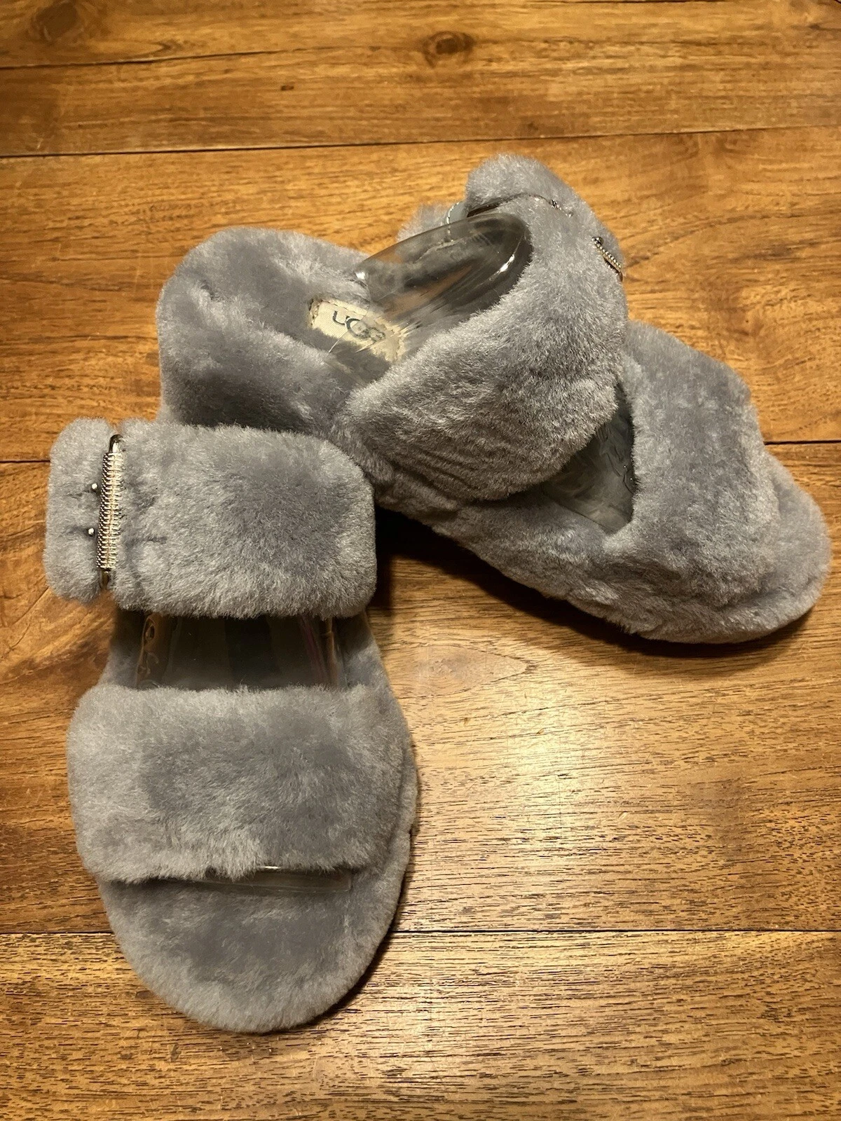 Ugg Fuzz Yeah Sandalo Ciabatta Scarpa Grigio Fibbia Argento USA 5 Cinturini Nuovi